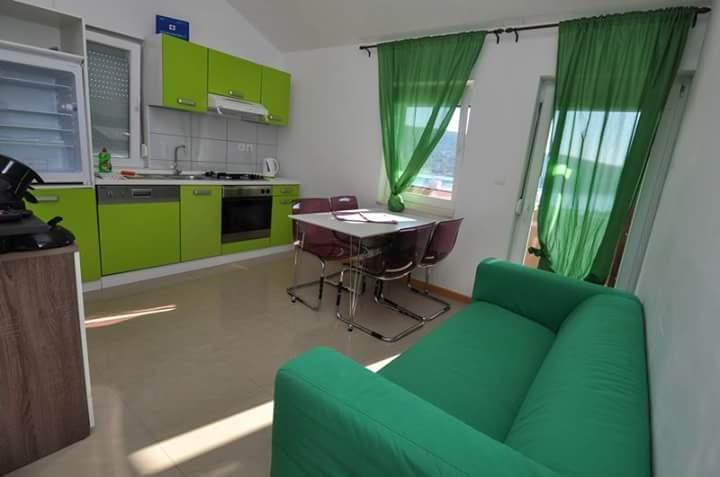 Panorama Sunset Apartments Cres Room photo